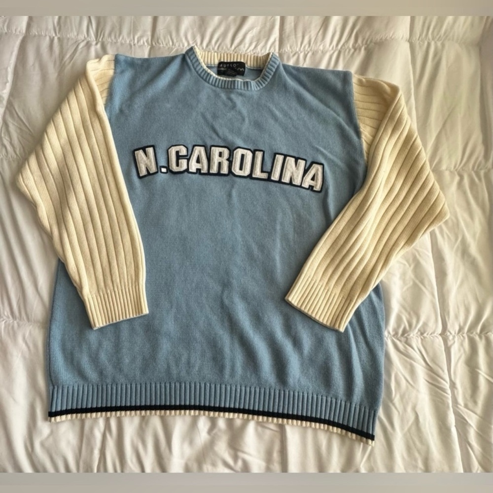 Vintage N. Carolina Blue and White Men's Sweater - Picture 1 of 6